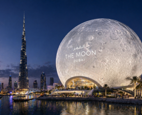 The Moon ماه در دبی